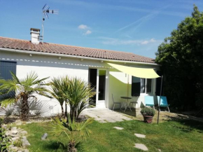 Maison de vacances face plan d'eau classée